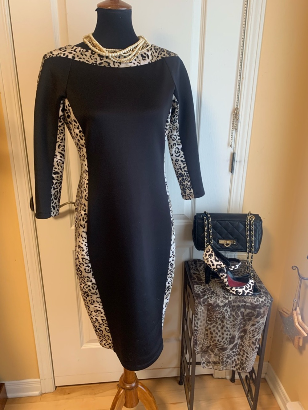Sale 25$ Gabby Skye Black bodycon style dress Leopard Panels